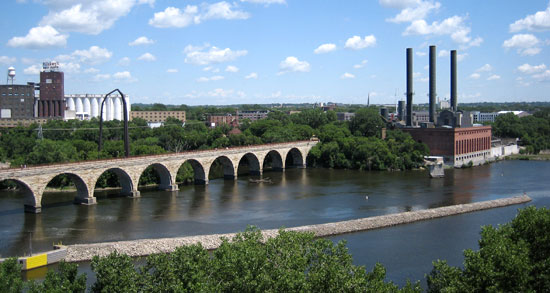 A new carbon model indicates that in larger U.S. rivers, such as the Mississippi River, photosynthesis by algae is the one of most significant sources of organic carbon.