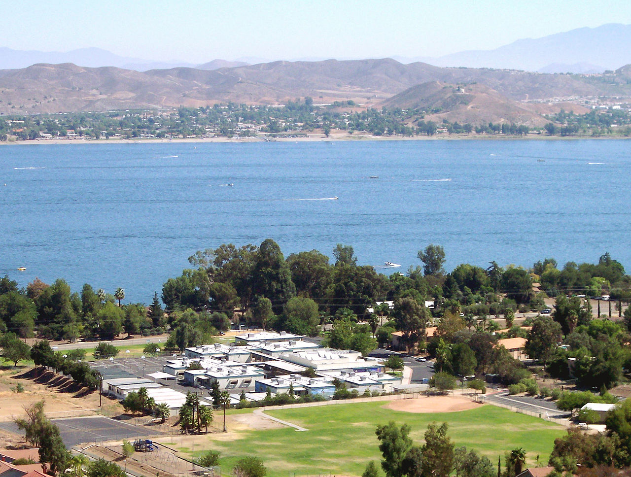 Butterfield_Elementary_School_and_Lake_Elsinore