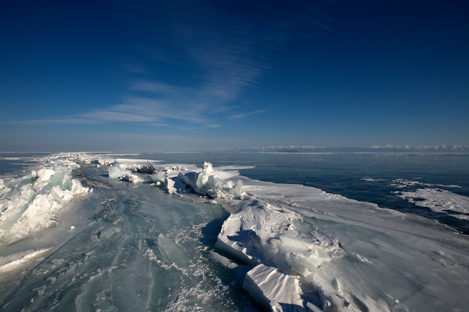 Expedition_Bergans_Baikal_2010,_surface_of_the_frozen_lake