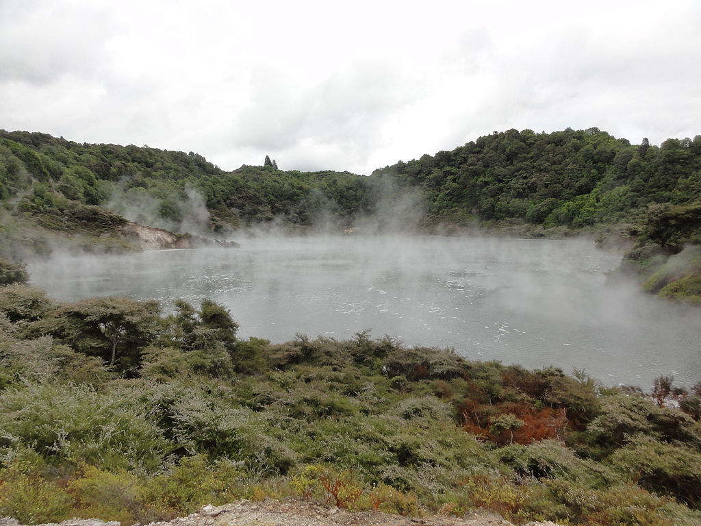 Frying-Pan-Lake-New-Zealand