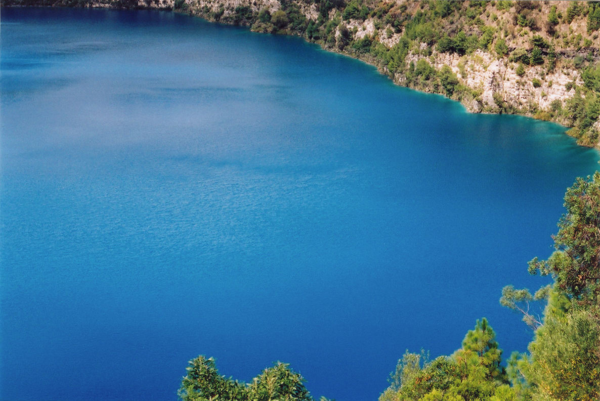 Mount-Gambier-Blue-Lake