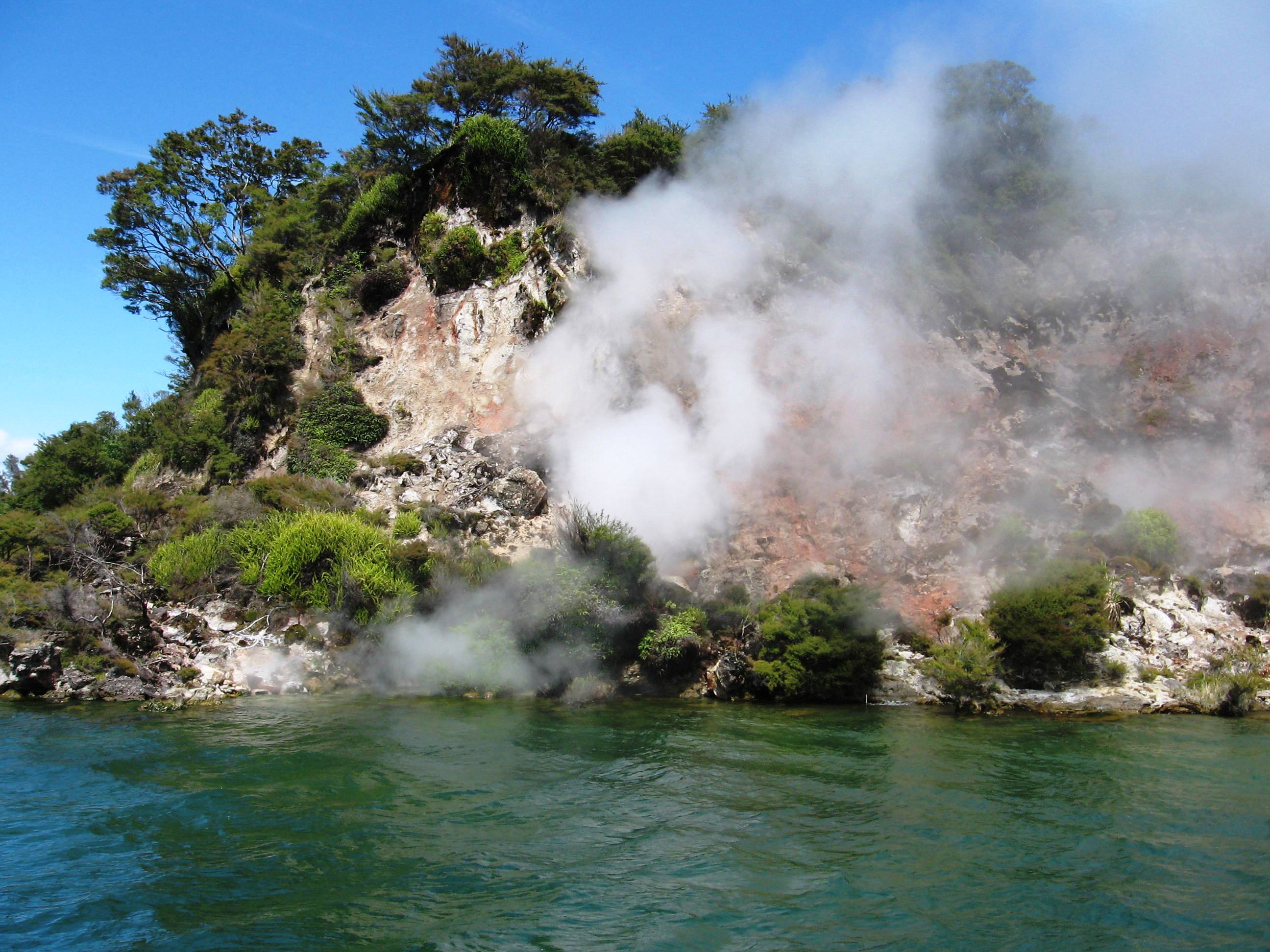 lake-rotomahana-steam