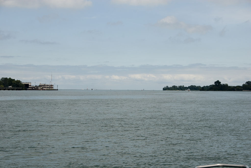 1024px-Northern_mouth_of_the_Detroit_River_and_Lake_Saint_Clair