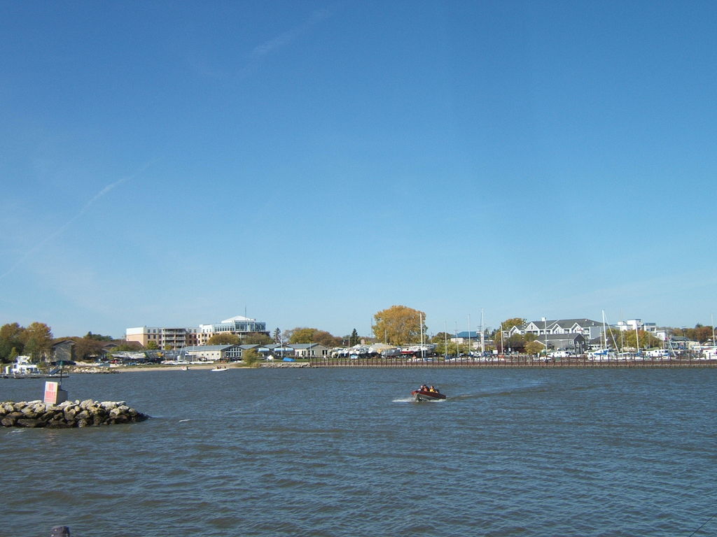 Gimli-harbor-lake-winnipeg