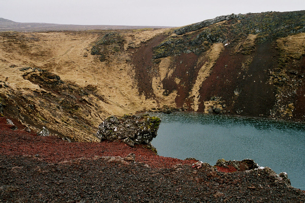 Kerid Crater Lake. (Credit: Wikipedia User Reykholt via Creative Commons 3.0)