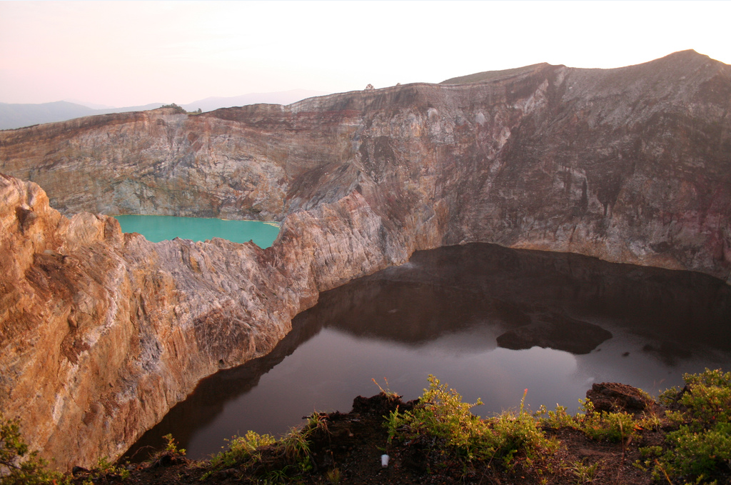 kelimutu crater lakes