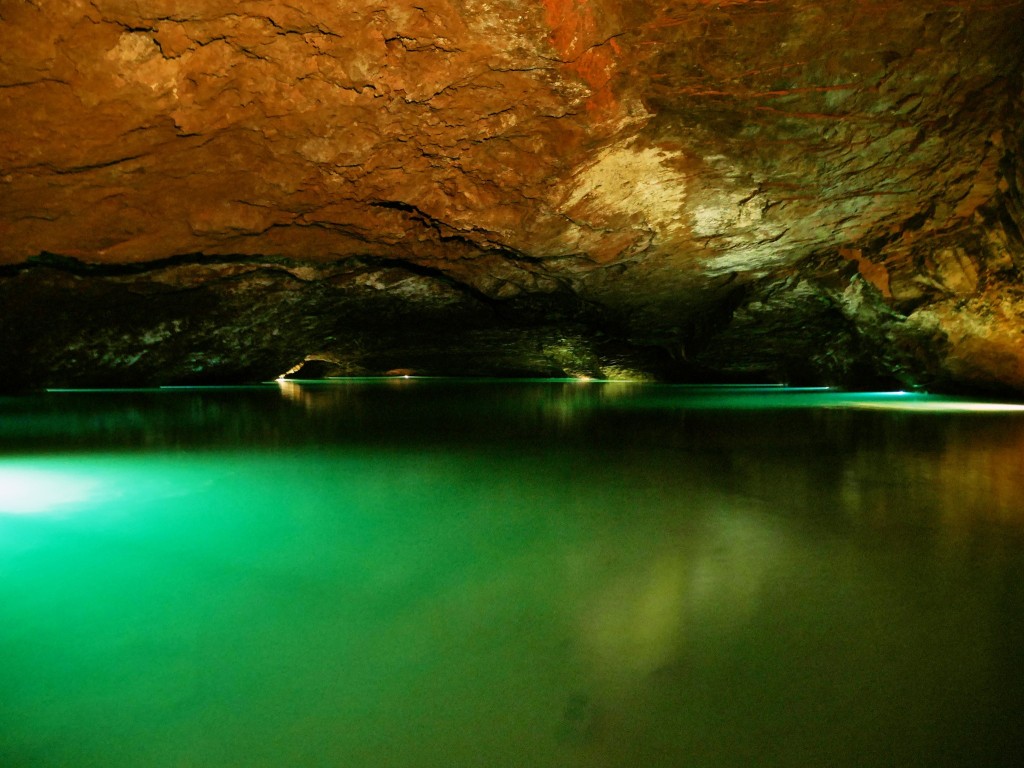 Tennessee Caves Hold World S Second Largest Underground Lake