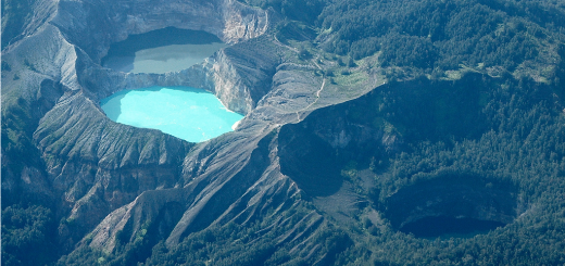 kelimutu crater lakes