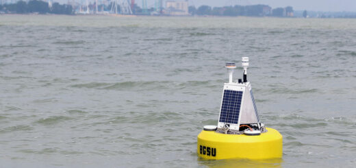 A NexSens data buoy deployed in Sandusky Bay in Lake Erie. Such buoys help improve spatial resolution of data and capture asynchrony of water quality conditions.